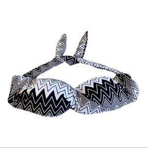 💕HP💕Vitamin A black and white chevron print bandeau bikini top